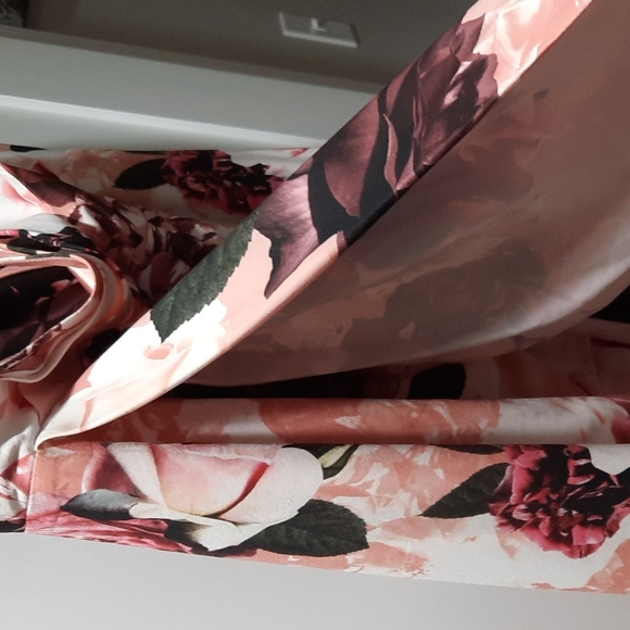 20 Plus Size City Chic Lost in Love Off Shoulder Dress - Picture 6 of 9